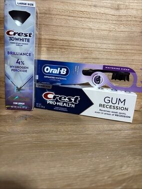 🦷 Crest Whitening & Gum Care Bundle NWT